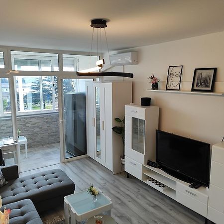 Apartment Zara With Garage Exterior photo